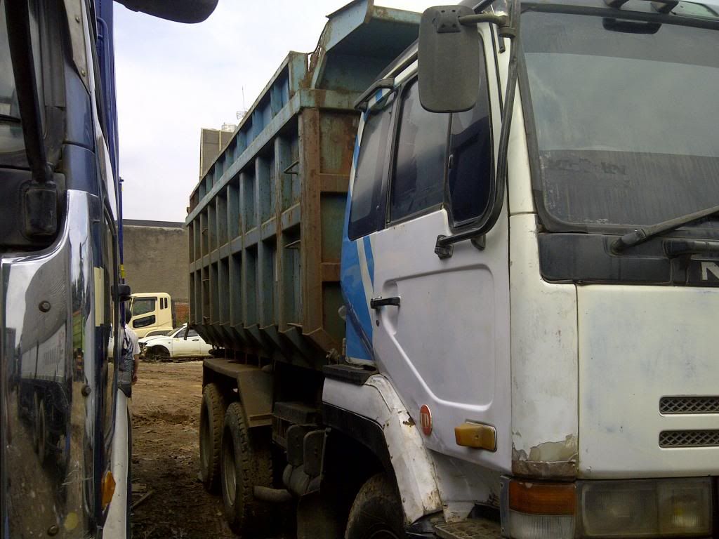 DIJUAL Nissan Build Up CW520 6x4 DUMP TRUCK Tahun 1998